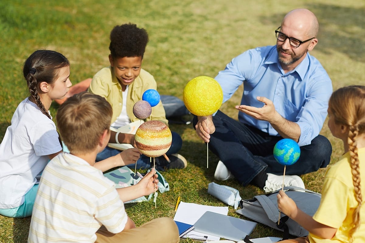 Creative Classroom Outdoors Lesson