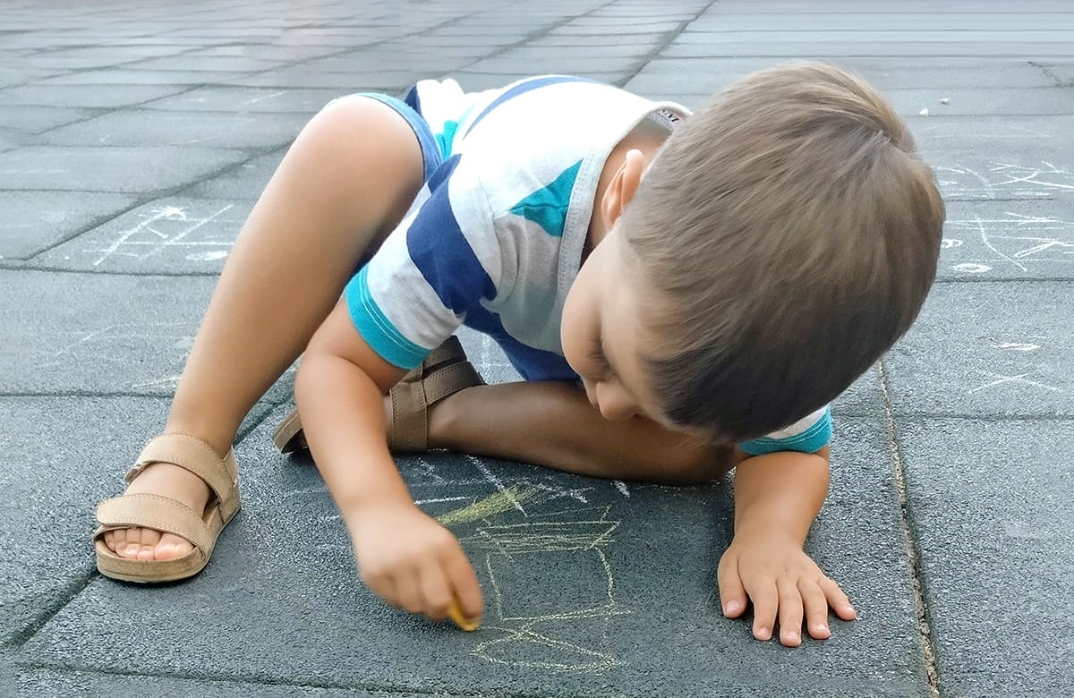 Drawing outdoors with chalks
